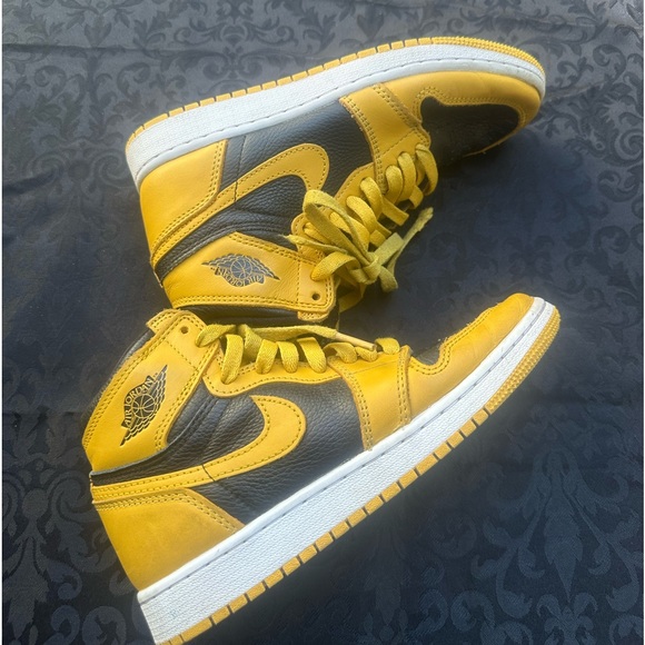 Jordan 1 Retro High OG
Pollen (GS) size 4.5Y - Picture 2 of 9